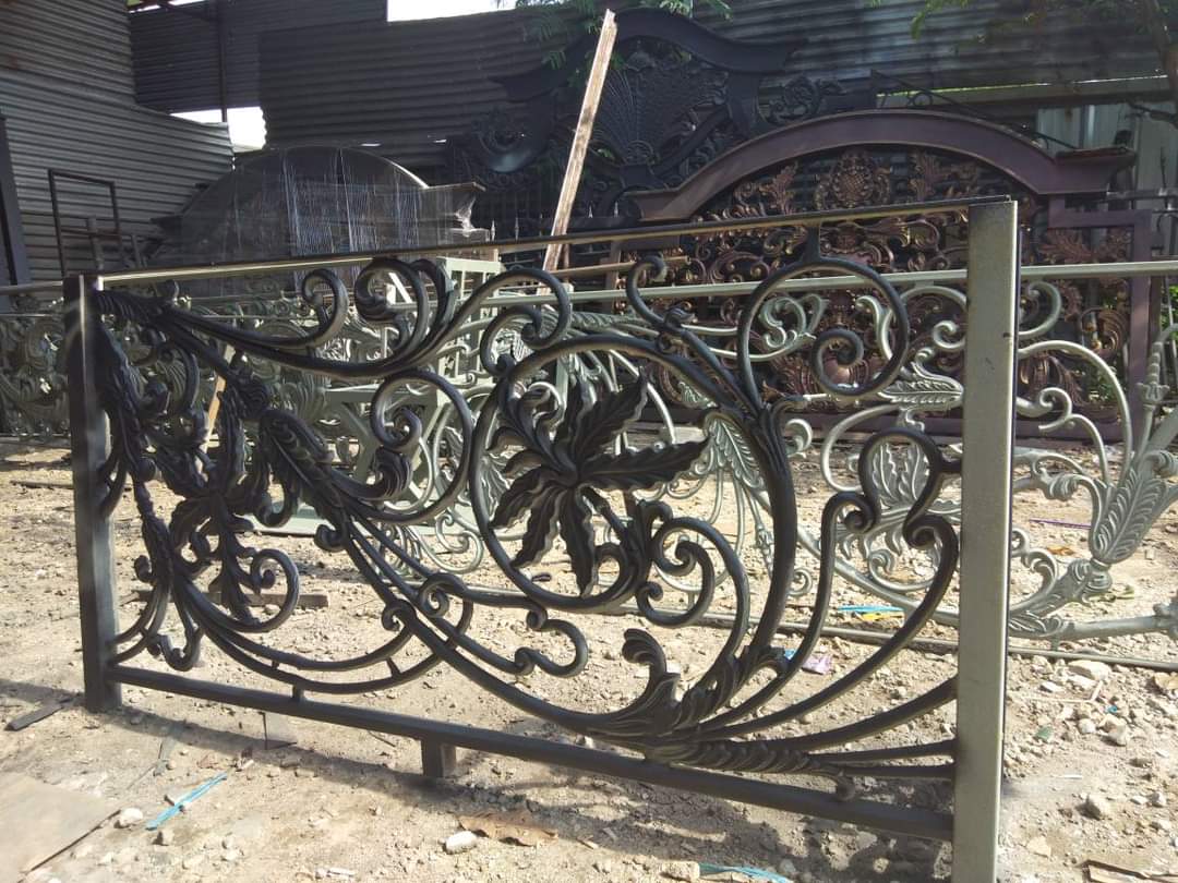 Konsultasi Pagar Balkon Klasik Karanganyar via WhatsApp