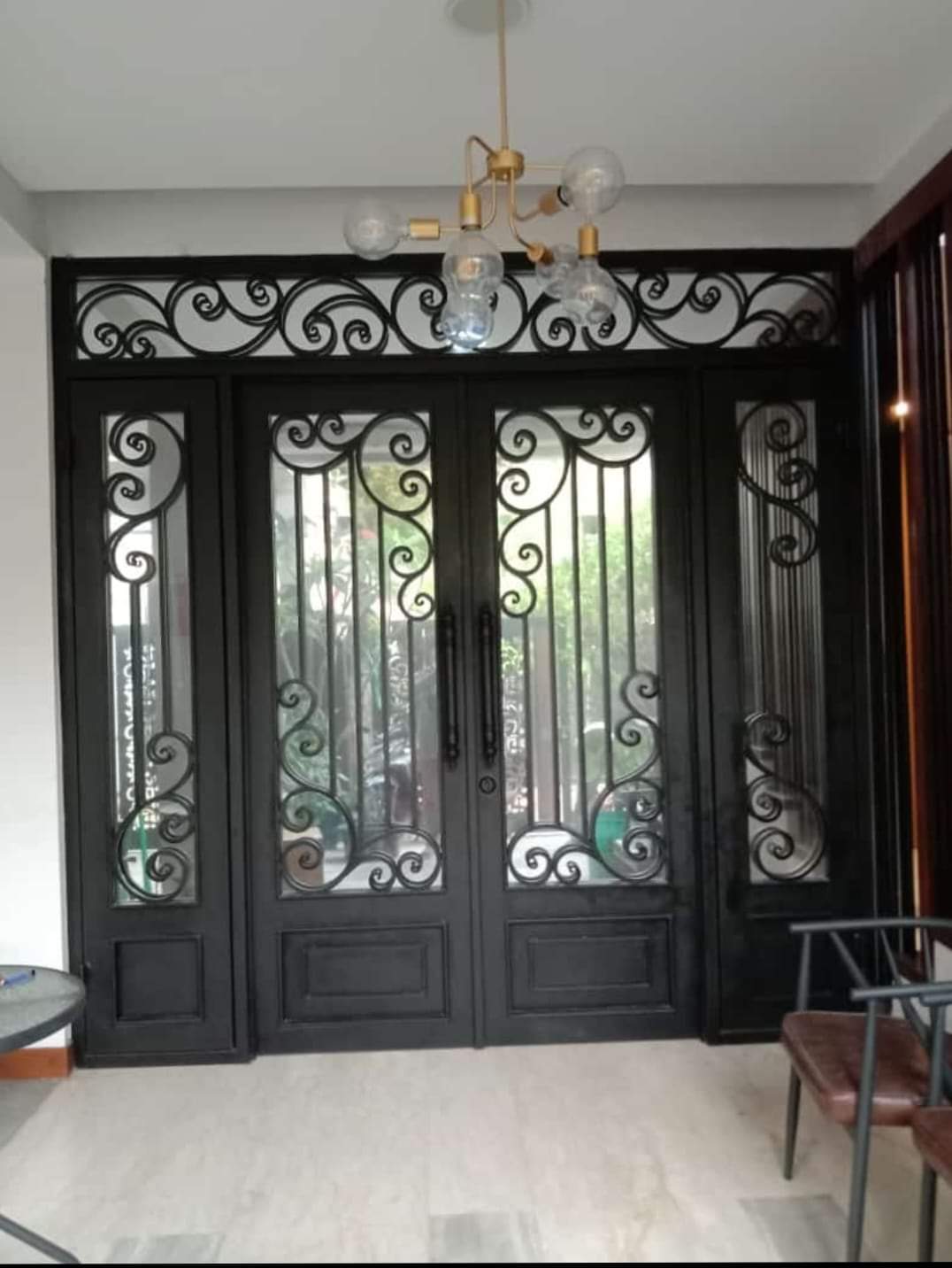 Pintu Gerbang Klasik Pekalongan karya Karyamandiri.id dengan detail ornamen mewah.