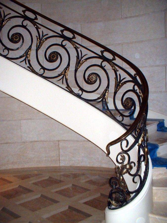 Railing Tangga Klasik Solo Elegan