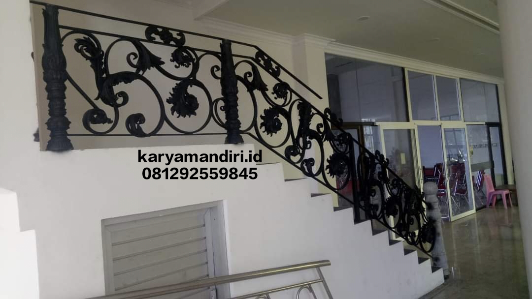 Pemasangan Railing Tangga Klasik Mewah di Interior Solo