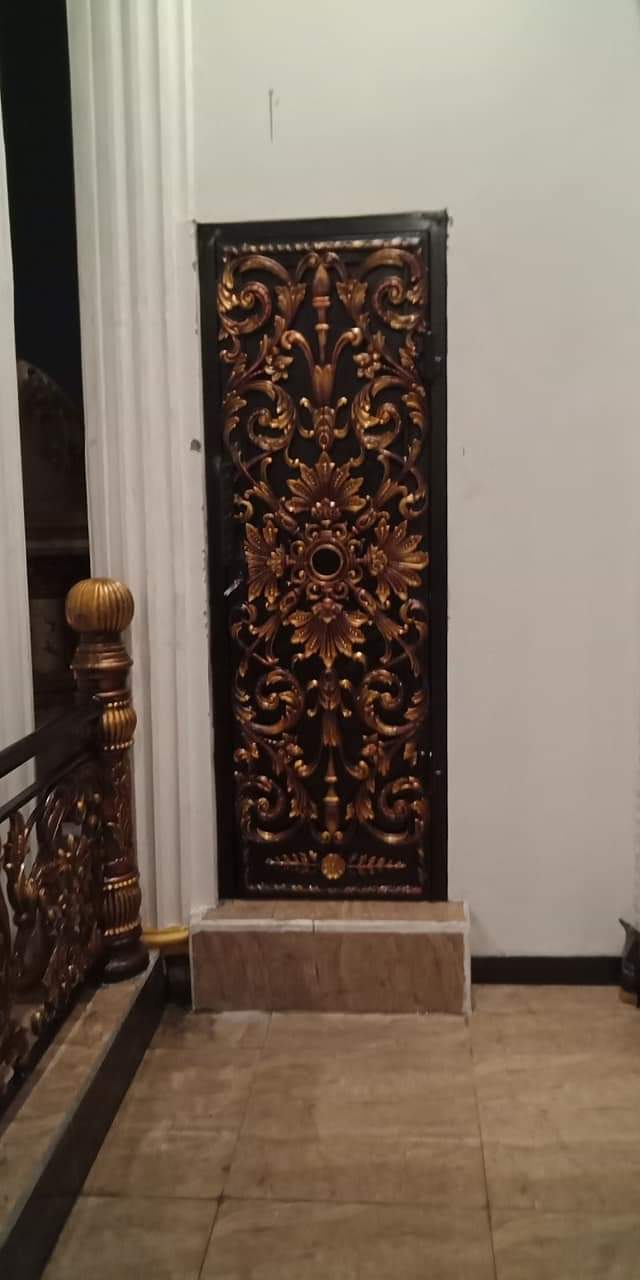 Gerbang Besi Tempa Elegan Kudus