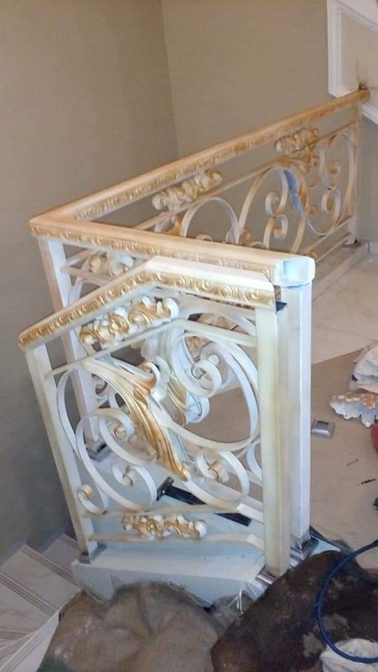 Pagar Besi Klasik Mewah Pekalongan Desain Eropa Judul: Mahakarya Pagar Besi Tempa Klasik untuk Hunian Elite Pekalongan Keterangan: Estetika abadi pagar besi klasik yang menyambut kemewahan di gerbang utama rumah. Deskripsi: Pagar besi klasik dengan ornamen tempa tangan yang kompleks, menampilkan kemewahan bergaya Eropa klasik, ideal untuk rumah-rumah mewah di kawasan Pekalongan yang mengutamakan prestise.