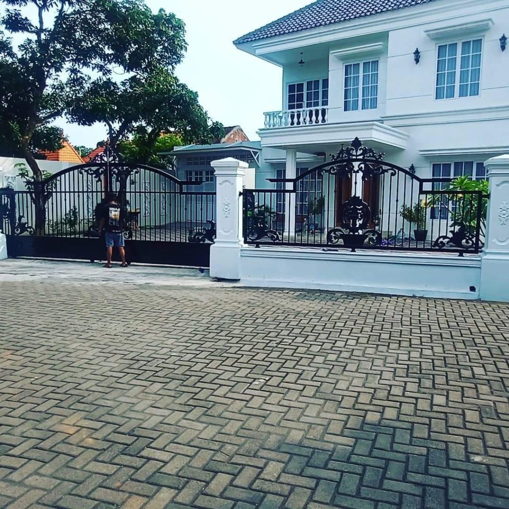 Pagar Besi Tempa Minimalis Modern untuk Rumah Mewah di Pekalongan