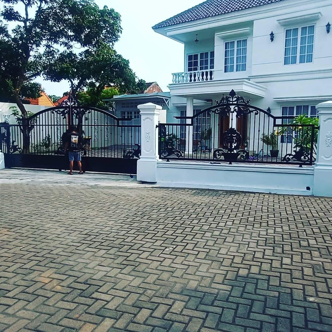Pagar Besi Tempa Minimalis Modern untuk Rumah Mewah di Pekalongan