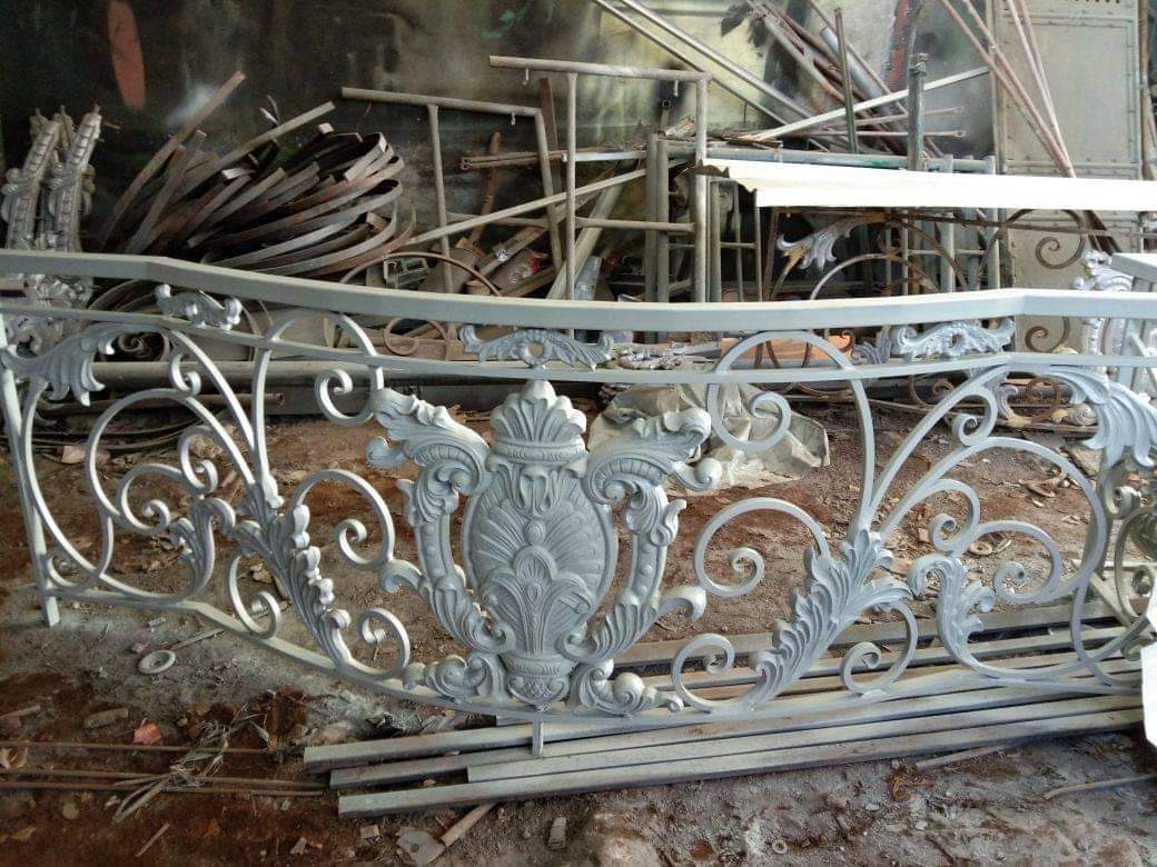 Detail ukiran tangan pagar besi tempa Karyamandiri Yogyakarta