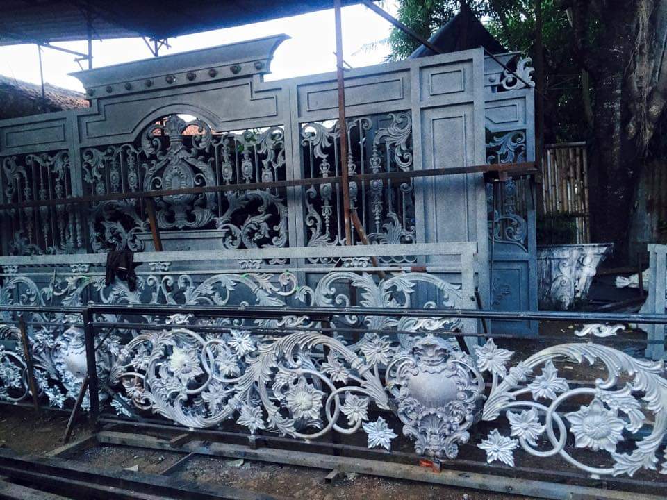 Pagar Tempa Klasik Mewah Motif Emas untuk Rumah Sultan Gunung Kidul