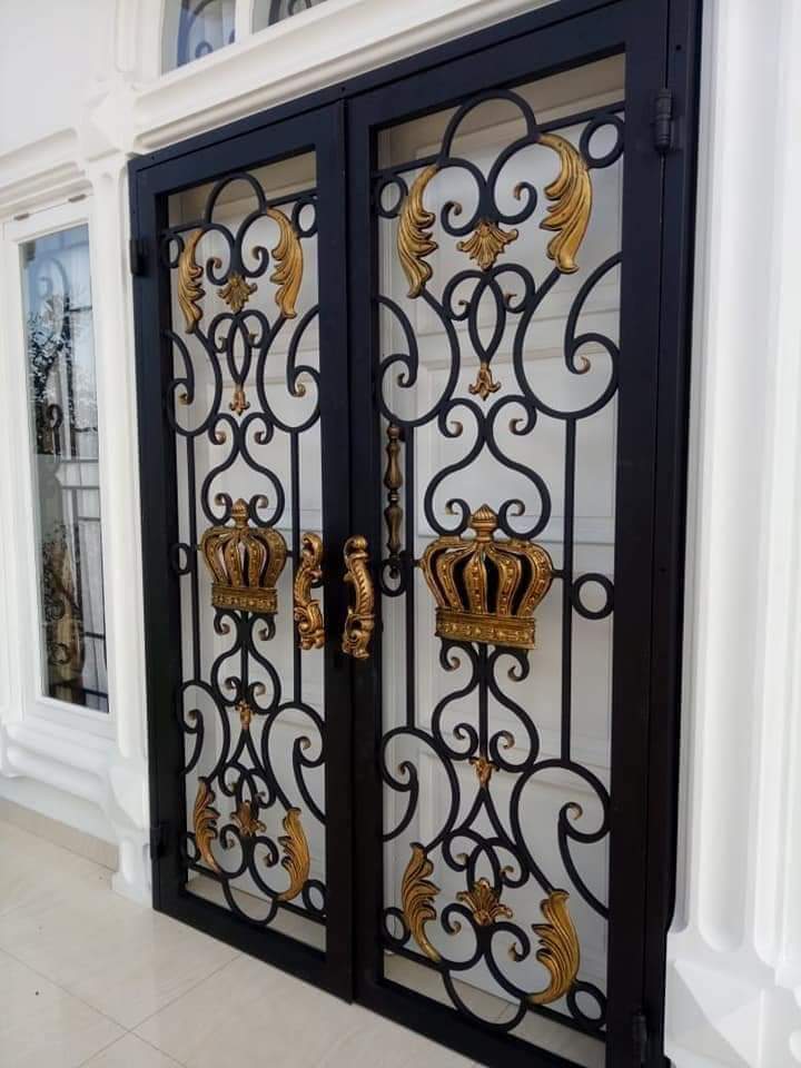 Detail Pintu Besi Tempa Klasik Modern