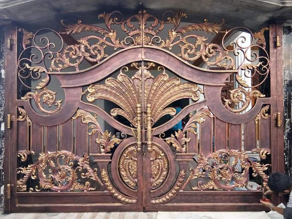 Kemegahan Pintu Besi Tempa Klasik untuk Hunian Sultan di Banyumas Pintu Besi Tempa Mewah Klasik Banyumas