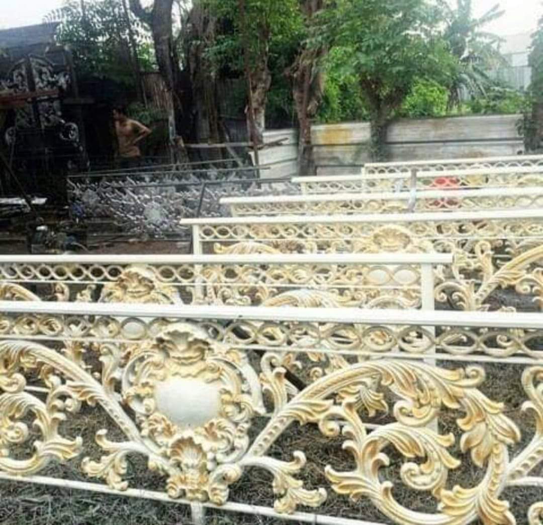 Pintu Pagar Besi Tempa Klasik di Banyumas yang Megah dan Elegan