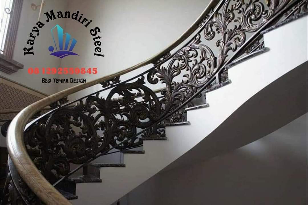 Inspirasi Desain Railing Tangga Besi Tempa Klasik untuk Rumah Mewah Salatiga