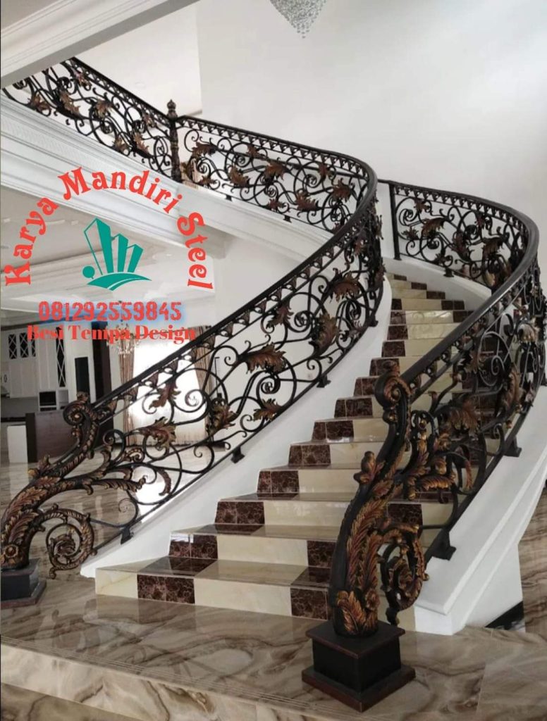 Railing Tangga Klasik Wonogiri dengan Sentuhan Kayu Mewah