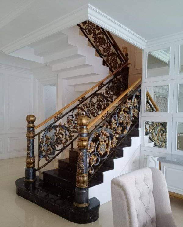Desain Railing Tangga Klasik Modern Karyamandiri.id