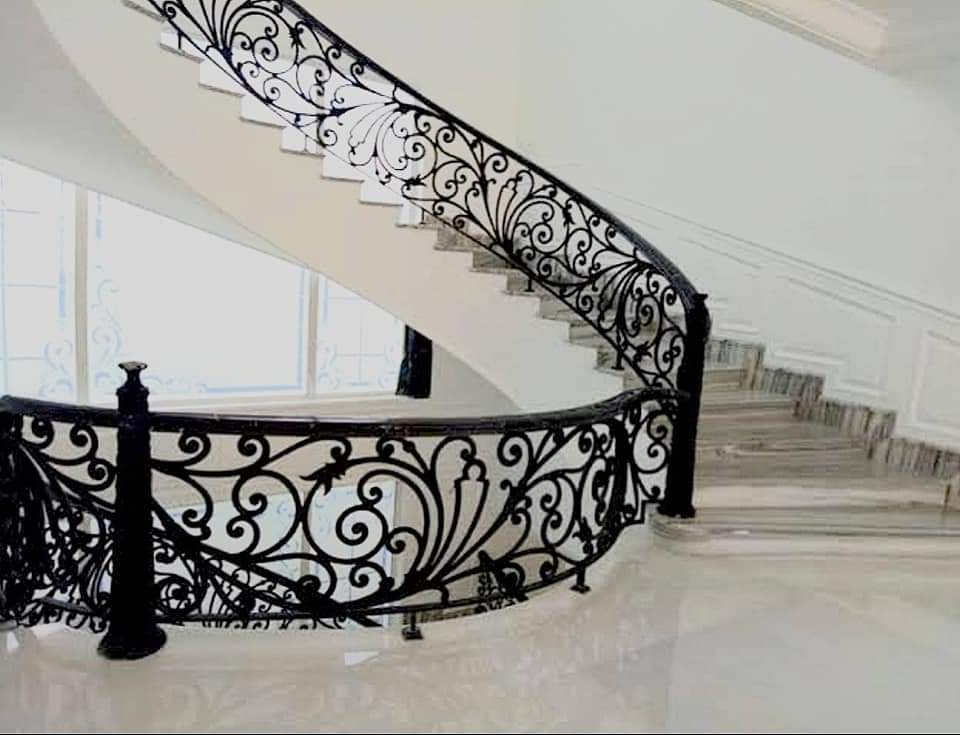 Pemasangan Railing Tangga Besi Tempa Klasik Modern Proyek Cilacap