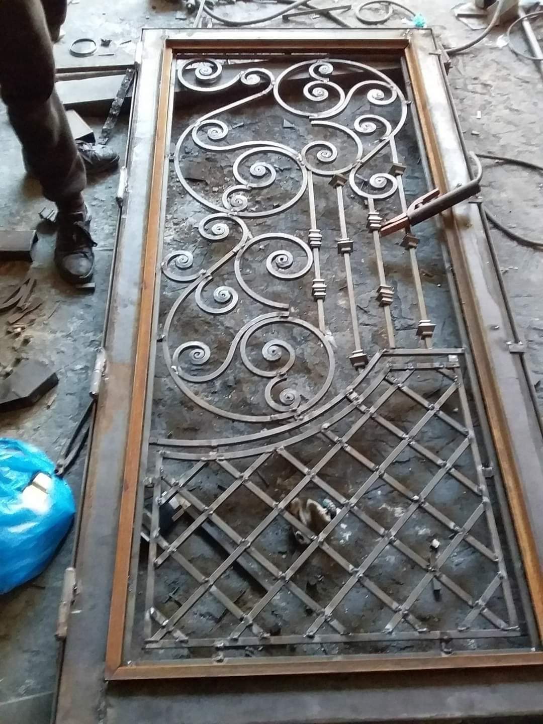 Pintu Besi Tempa Klasik Kudus Mewah Elegan